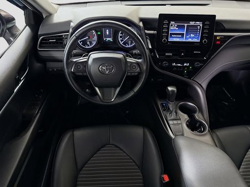 Used 2022 Toyota Camry SE w/ Convenience Package FWD image 17