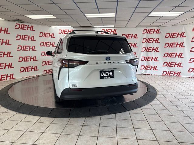 Used 2025 Toyota Sienna XLE w/ XLE Plus Package FWD image 22