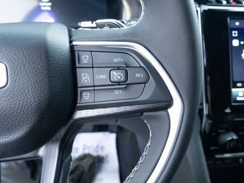 Certified 2025 Jeep Grand Cherokee Laredo X image 21