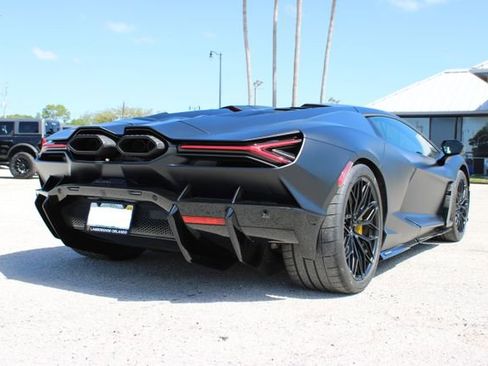 Used 2024 Lamborghini Revuelto image 7