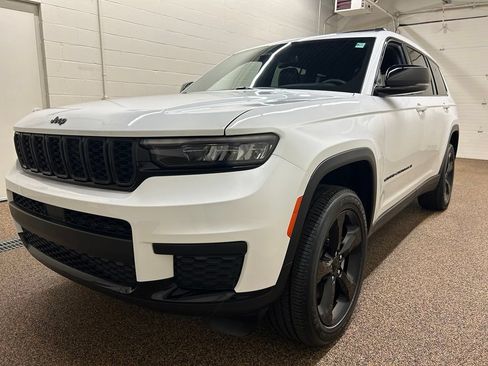 Used 2023 Jeep Grand Cherokee L Laredo AWD/4WD image 5