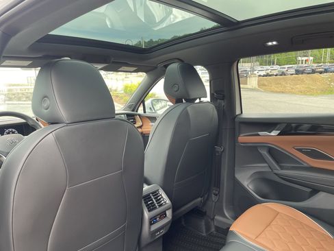 New 2026 Volkswagen Tiguan SEL R-Line AWD/4WD image 13