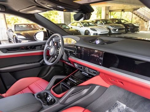 New 2026 Porsche Cayenne Coupe AWD/4WD image 63