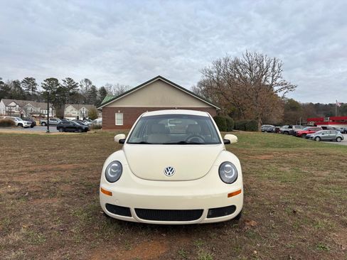 Used 2010 Volkswagen Beetle Coupe image 2