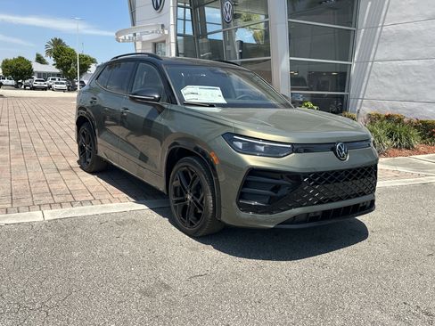New 2026 Volkswagen Tiguan SE R-Line FWD image 4