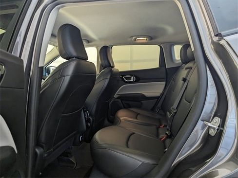 Used 2022 Jeep Compass Limited image 7