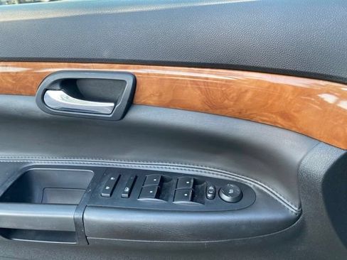 Used 2009 Saturn Outlook XR w/ Convenience Package FWD image 16