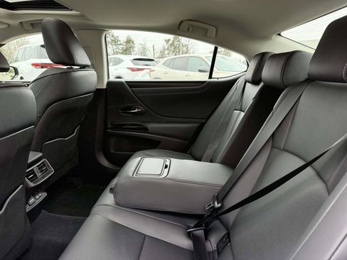 Used 2025 Lexus ES 350 Premium image 16