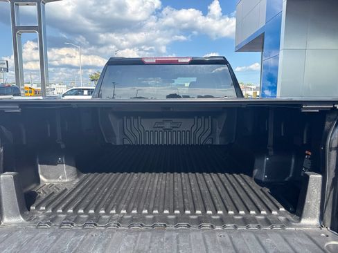 Used 2021 Chevrolet Silverado 1500 LT AWD/4WD image 16