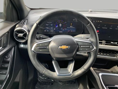 Used 2025 Chevrolet Equinox LT image 4