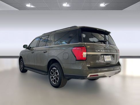 Used 2024 Ford Expedition Max XLT image 3