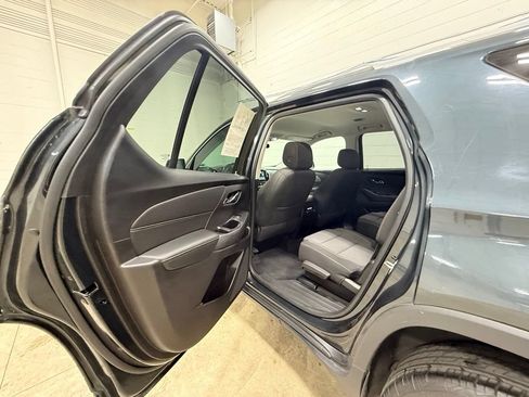 Used 2018 Chevrolet Traverse LT FWD image 33