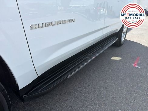 Used 2023 Chevrolet Suburban Premier AWD/4WD image 4