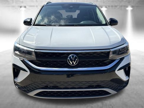 Certified 2023 Volkswagen Taos SE FWD image 8