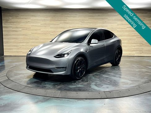 Used 2025 Tesla Model Y Long Range AWD/4WD image 5