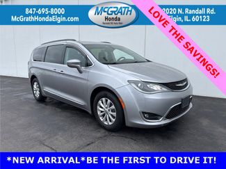 Used 2017 Chrysler Pacifica Touring-L video 1