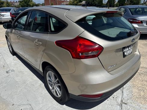 Used 2017 Ford Focus SE FWD image 3
