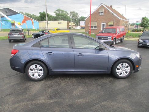 Used 2014 Chevrolet Cruze LS FWD image 8
