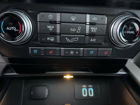 Used 2016 Ford F150 Lariat w/ Equipment Group 502A Luxury image 36