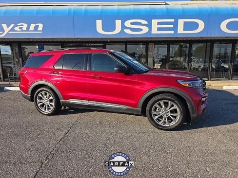 Used 2020 Ford Explorer XLT w/ Equipment Group 202A image 3