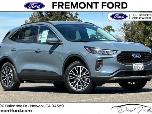 Certified 2025 Ford Escape SE FWD image 1
