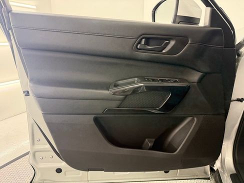 Used 2023 Nissan Pathfinder SV image 45