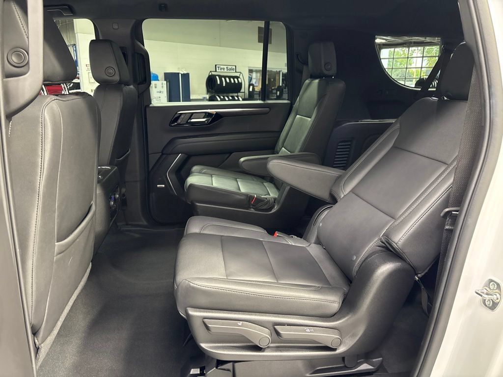 Used 2026 Chevrolet Suburban LT w/ Comfort Package AWD/4WD image 49