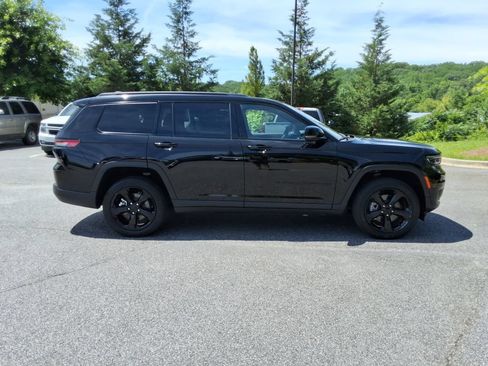 Used 2023 Jeep Grand Cherokee L Laredo AWD/4WD image 4