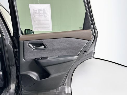 Used 2023 Nissan Rogue SV image 30