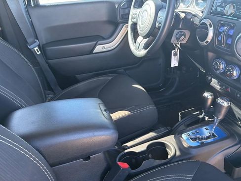 Used 2016 Jeep Wrangler Unlimited Sahara w/ Connectivity Group AWD/4WD image 73
