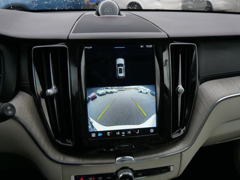 Certified 2023 Volvo XC60 B6 Ultimate w/ Climate Package image 28