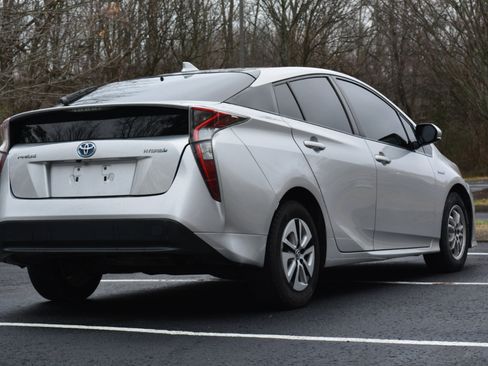 Used 2017 Toyota Prius Three w/ Carpet Mat Package image 5