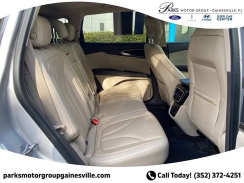 Used 2017 Lincoln MKX Reserve image 15