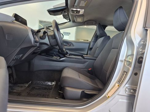 Used 2025 Toyota Prius LE FWD image 13