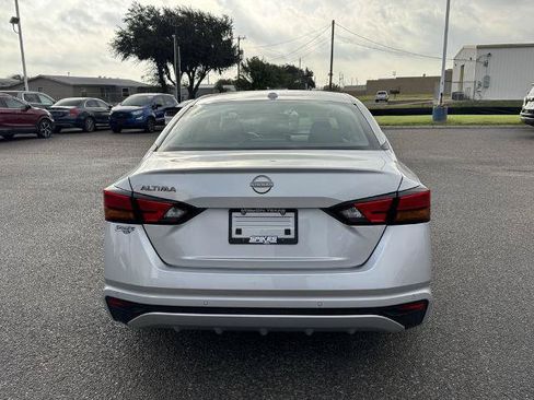 Used 2025 Nissan Altima 2.5 SV FWD image 4