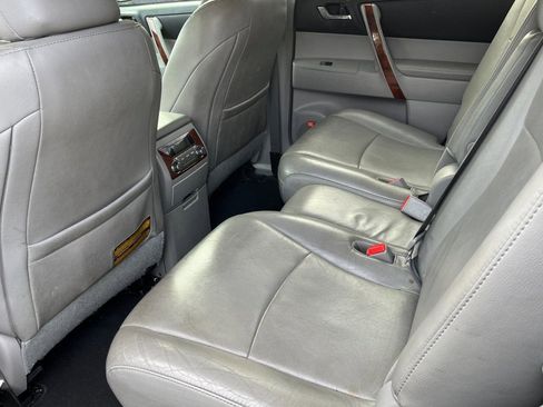 Used 2011 Toyota Highlander Limited w/ Tow Pkg image 10