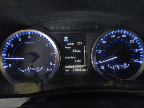 Used 2018 Toyota Highlander Plus AWD/4WD image 23