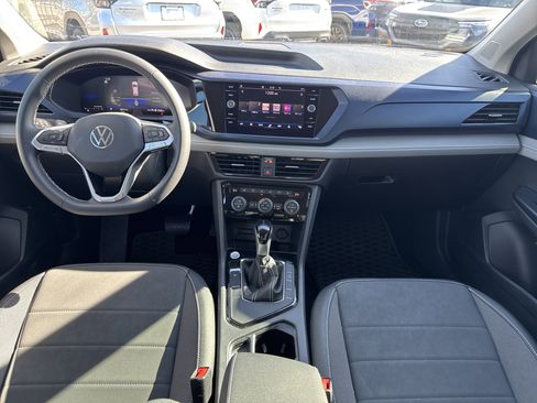Used 2024 Volkswagen Taos SE image 10