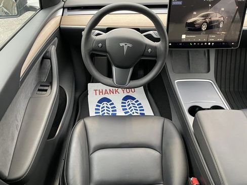 Used 2023 Tesla Model Y Long Range image 33