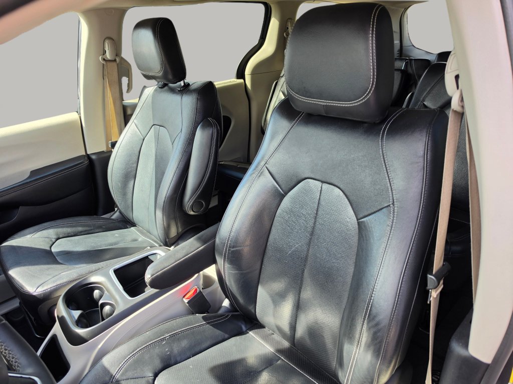 Used 2022 Chrysler Pacifica Touring-L FWD image 25