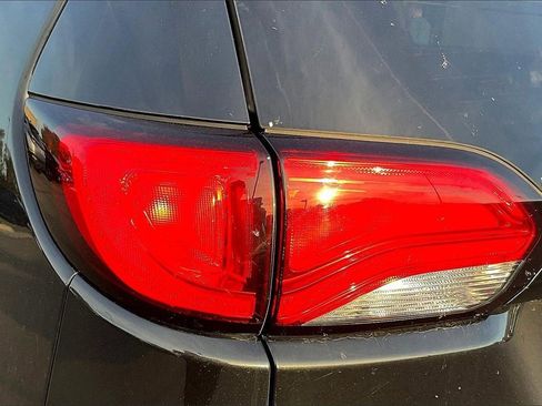 Used 2023 Chrysler Voyager LX image 37