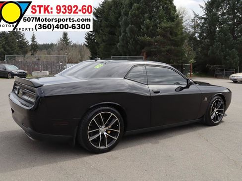 Used 2015 Dodge Challenger R/T Scat Pack w/ Leather Interior Group RWD image 7
