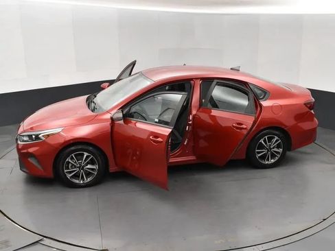 Used 2023 Kia Forte LXS FWD image 7