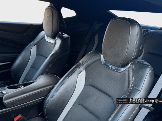 Used 2019 Chevrolet Camaro SS RWD image 11