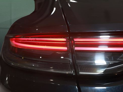 Used 2023 Porsche Panamera 4 Platinum Edition image 37