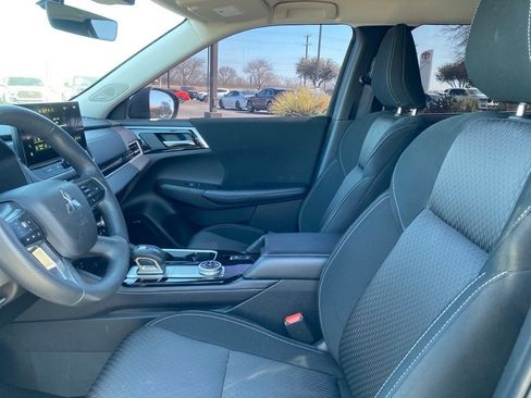 Used 2025 Mitsubishi Outlander ES image 10