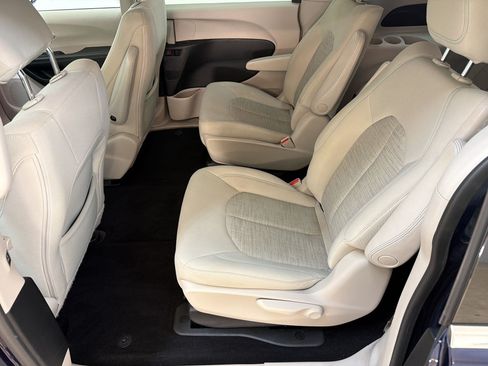 Used 2018 Chrysler Pacifica Touring Plus FWD image 23