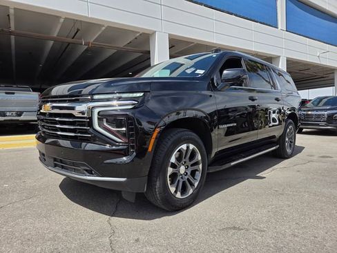 Certified 2025 Chevrolet Suburban LT w/ Comfort Package image 2