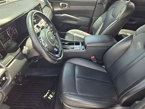 Used 2021 Kia Sorento S FWD image 12