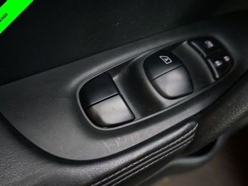 Used 2019 Nissan Rogue SV w/ Sun & Sound Touring Package image 30